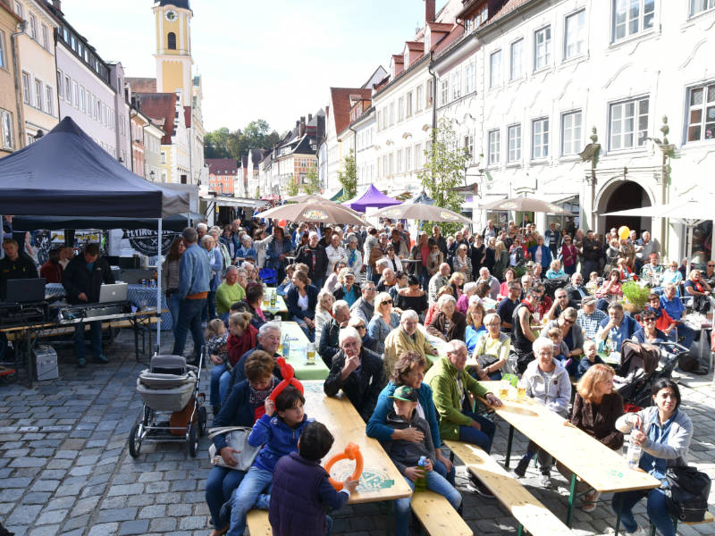 2018 fand die Auftaktveranstaltung des „Festivals der Vielfalt“ in der Kaiser-Max-Straße statt. Dieses Jahr geht es in den Saal der Kolping-Akademie. Foto: Marketingagentur Tenambergen 2018 fand die Auftaktveranstaltung des „Festivals der Vielfalt“ in der Kaiser-Max-Straße statt. Dieses Jahr geht es in den Saal der Kolping-Akademie. Foto: Marketingagentur Tenambergen