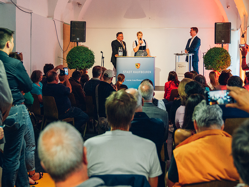 Das Haus der Demokratie ist mittlerweile geschlossen. Seine Wirkung aber hält an. Als Anlaufstelle für spannenden Austausch hatte es sich unter anderem am Tag der Eröffnung mit Bundesfamilienministerin Dr. Franziska Giffey gezeigt. Foto: Kaufbeuren-aktiv